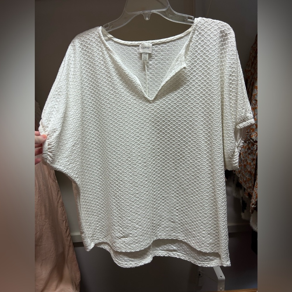 Cupid large white shirt with cap sleeves. Perfect for work!
